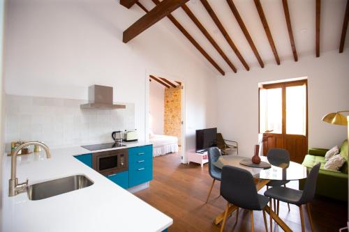 Facilities, Glorieta Suites near Bodega del puerto