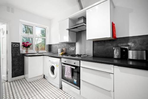 Spacious 5 Bed House - 11 Guests - Free Netflix - Parking 316C, Birmingham (fotografie 2)