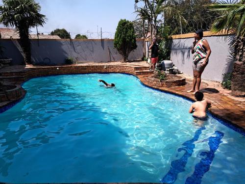 Piscina, Gae la boroko @legodi's in Brakpan