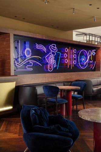 Courtyard by Marriott Brno - image 11