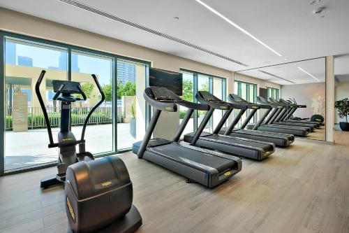 Burj Royale 1BR with Balcony | Pool Gym Wifi - image 8
