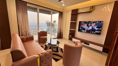 . 1BHK Suite with Valley View, Ora Vue