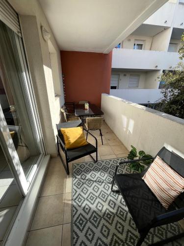 Joli Appart / Parking / CLIM / WIFI in Tournezy