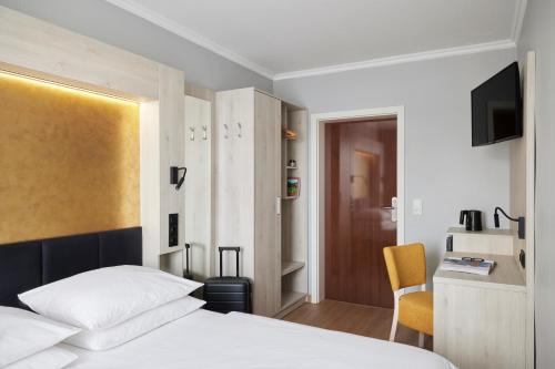 Standard Single Room image 2