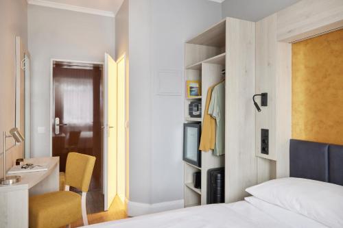 Standard Single Room image 5