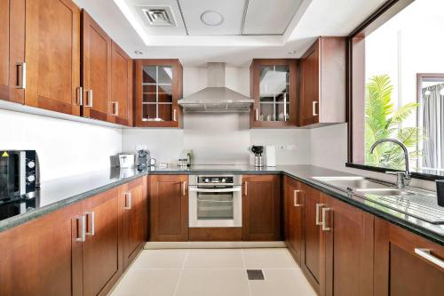 Silkhaus chic 1BDR with patio near Burj Khalifa - image 6