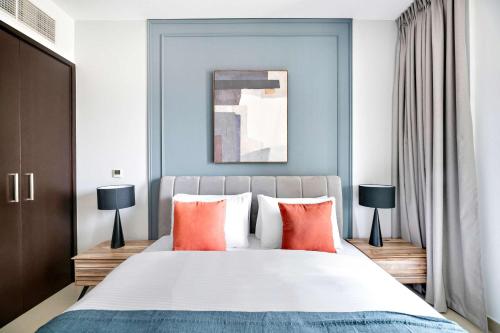 Silkhaus chic 1BDR with patio near Burj Khalifa - image 2