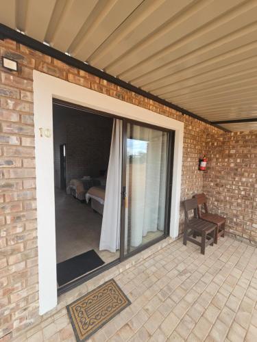 Зовнішній вигляд готелю, Kaoko Bush Lodge in Каманжаб