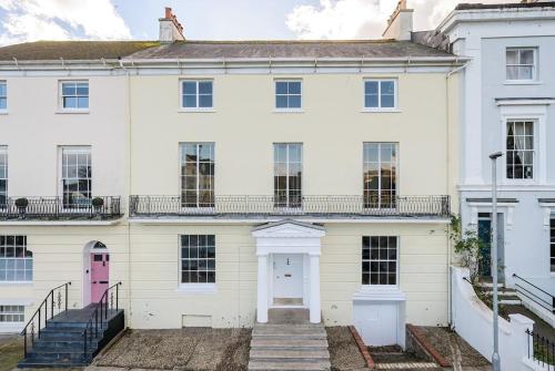 ทัศนียภาพภายนอกโรงแรม, Waterloo House Grade Two Listed Townhouse in กลางเมืองไบด์ฟอร์ด