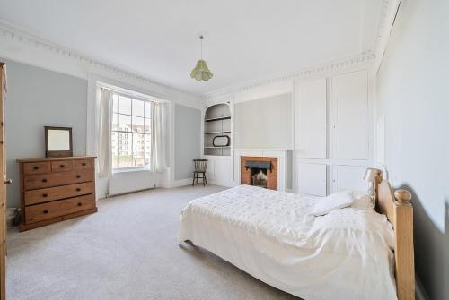 Waterloo House Grade Two Listed Townhouse in กลางเมืองไบด์ฟอร์ด