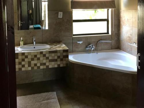 Diplomat Boutique Self-Catering Studios - image 3