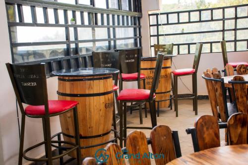 Pub/salon, The Grand Alton Resort in Kisumu