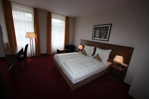 Arcade Hotel - image 8