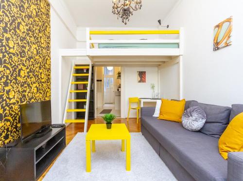 Cozy Gallery Loft in Garam Street by NW