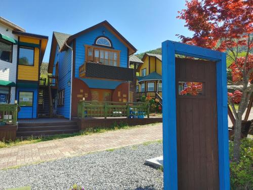 room detail thumbnail 1