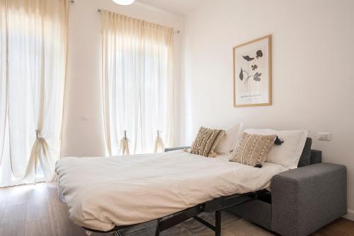 Sunny new renovated apartment with balcony Metro A, Rome (photo 5)