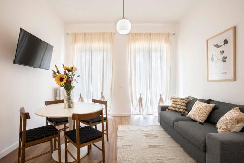 Sunny new renovated apartment with balcony Metro A, Rome (photo 7)
