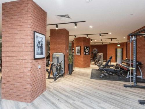 CENTRAL LONDON STAY-Fabulous Ultra-Central London Luxury Designer Two Bedroom-POOL-GYM-Full AC, Londyn (zdjęcie 5)