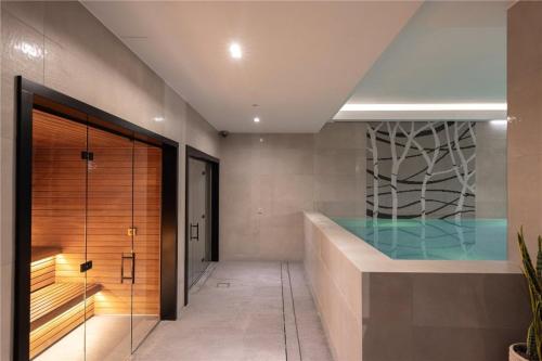 CENTRAL LONDON STAY-Fabulous Ultra-Central London Luxury Designer Two Bedroom-POOL-GYM-Full AC, Londyn (zdjęcie 4)