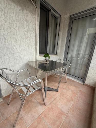 One-Bedroom Apartment image 5