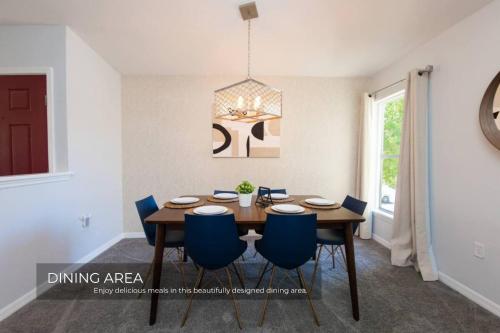 Stunning 3BD Condo 14 Mins to Disney World , Gated detail