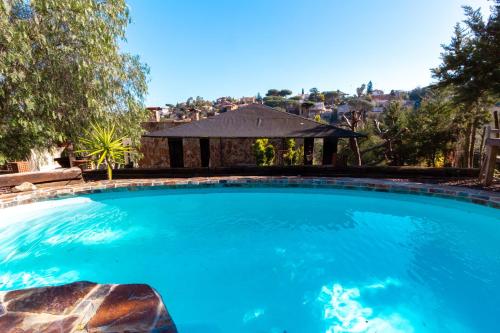 Úszómedence, Opening Doors Stone House Pool and Nature close to Barcelona! in Argentona