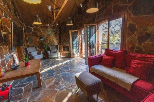 Közös társalgó / TV, Opening Doors Stone House Pool and Nature close to Barcelona! in Argentona