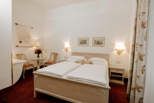 Double Room with Courtyard View image 5