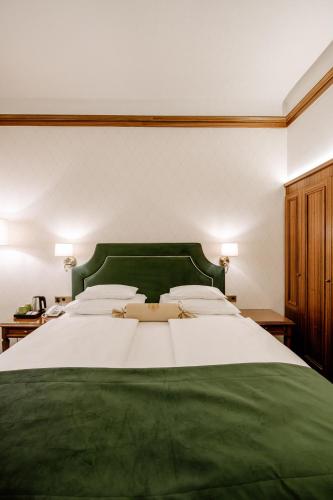 Double Room with Courtyard View image 9