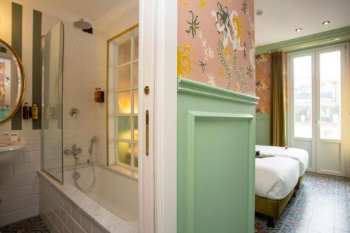 room detail thumbnail 2