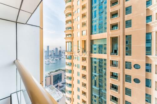 Upgraded 2BR with Partial Sea and City Views Near the Beach, Elite Residence, Dubai Marina by Deluxe Holiday Homes, Dubaï (photo 4)