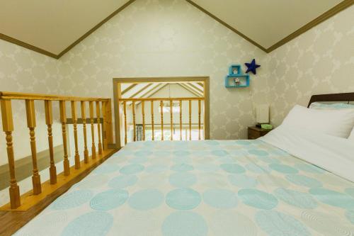 hongceon byeolbicheureuneunmaeul pensyeon