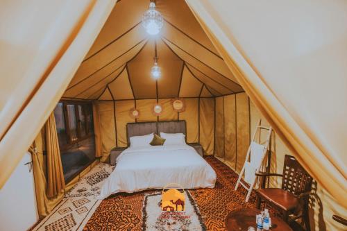 Luxury trek desert camp in Khamlia