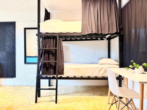 1 double bed, 1 bunk bed
