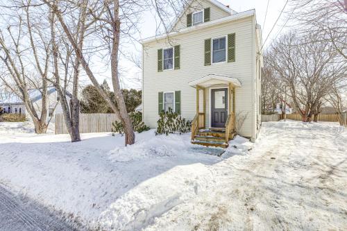 1/2 Mi to Dtwn & Harbor Park: Home w/ Large Yard! in Rockland (ME)