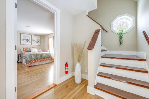 1/2 Mi to Dtwn & Harbor Park: Home w/ Large Yard! in Rockland (ME)
