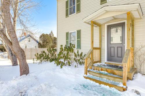 1/2 Mi to Dtwn & Harbor Park: Home w/ Large Yard! in Rockland (ME)
