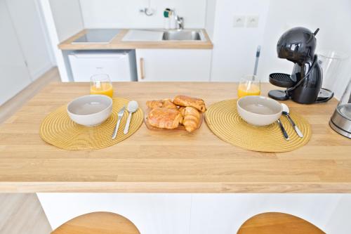 Зручності, Studio Orly 15 min I Balcon, cuisine, Wi-Fi rapide in Віженью-сюр-Сен