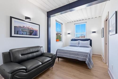 Stadium Container Club House - image 5