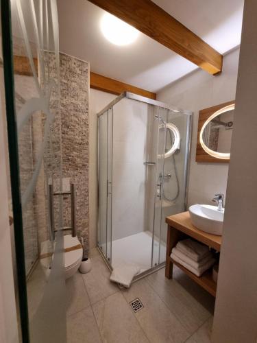 652085968 Art Hotel Kristal