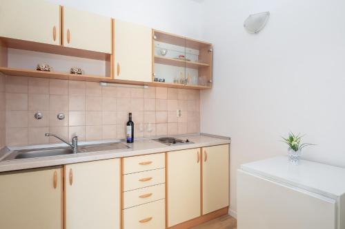 One-Bedroom Apartment with Balcony image 4