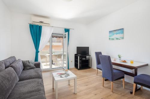 One-Bedroom Apartment with Balcony image 2