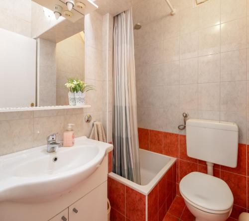 One-Bedroom Apartment with Balcony image 1