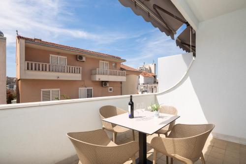 One-Bedroom Apartment with Balcony room in Magnolia Center Apartments 1