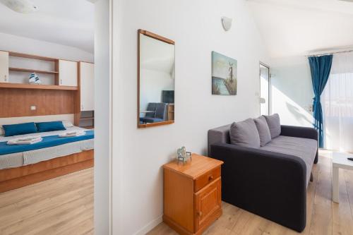 One-Bedroom Apartment - Sea Side image 8