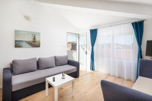 One-Bedroom Apartment - Sea Side image 3