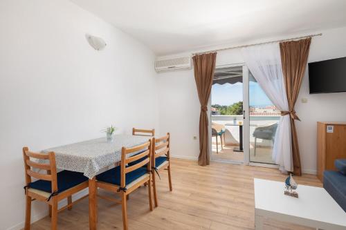 One-Bedroom Apartment - Sea Side image 4
