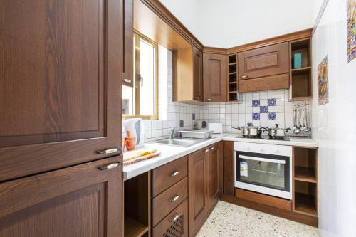 Bright and Cozy Two-Bedroom Apartment Near Sliema Promenade - image 2
