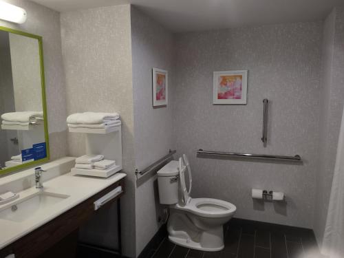 Hampton Inn & Suites Pittsburgh New Stanton PA - image 31