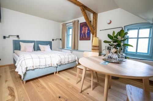 Studio with Sofa Bed
